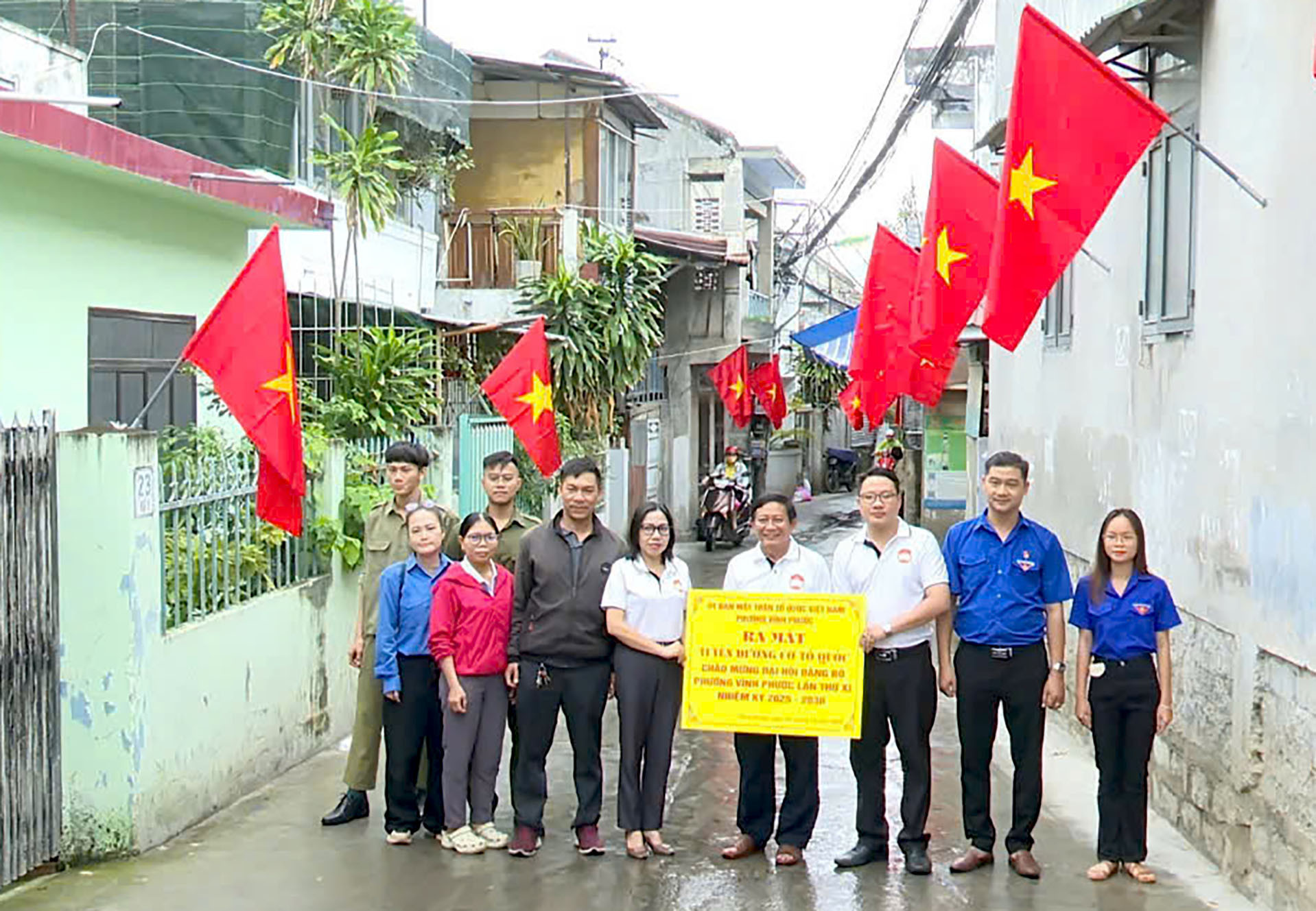 Nghi thức ra mắt tuyến đường cờ Tổ quốc. 