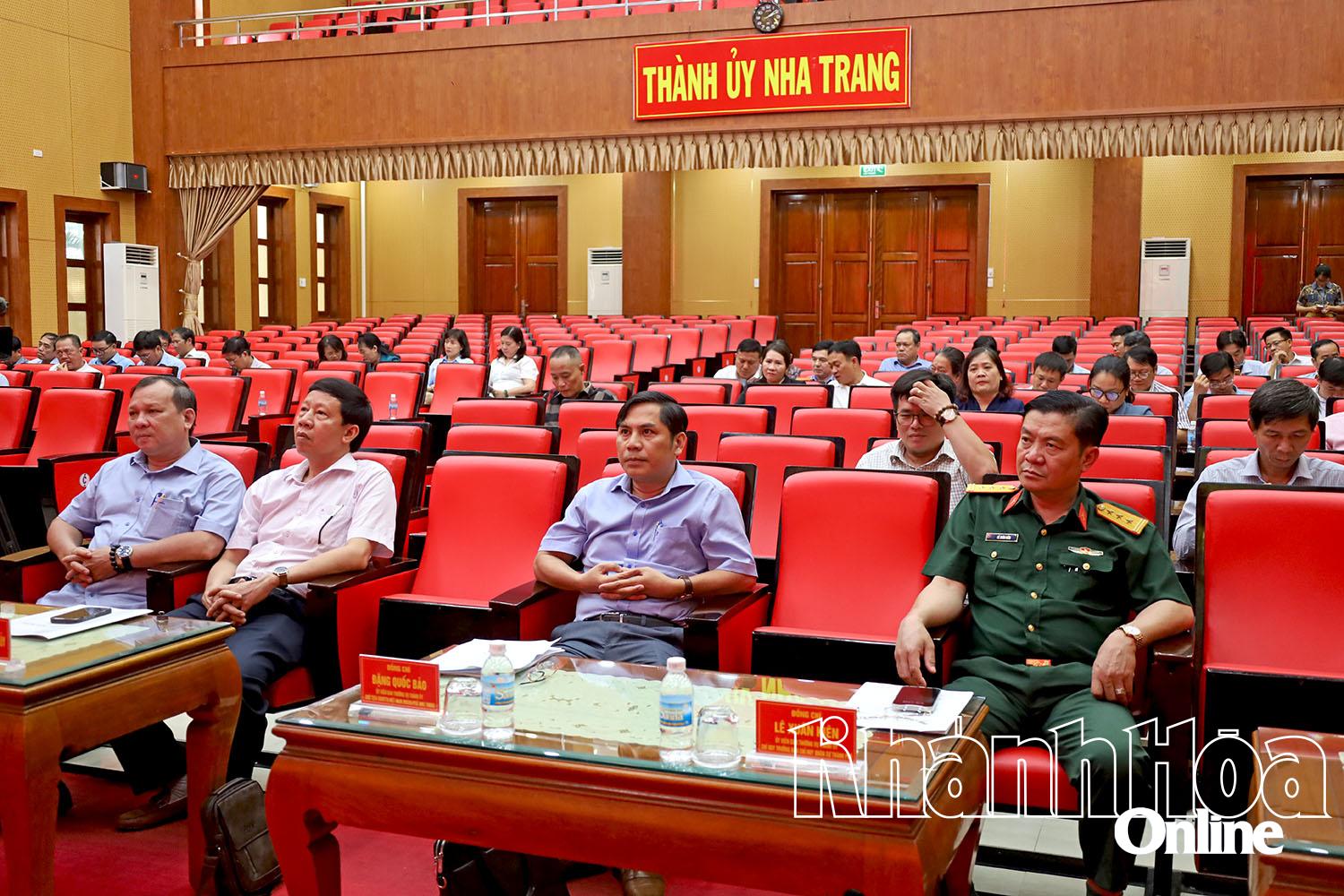 Quang cảnh hội nghị. 